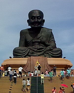 300px-Great_statue_of_Luang_Pu_Thuat,_Wat_Huai_Mongkol,_Prachuap_Khiri_Khan.jpg
